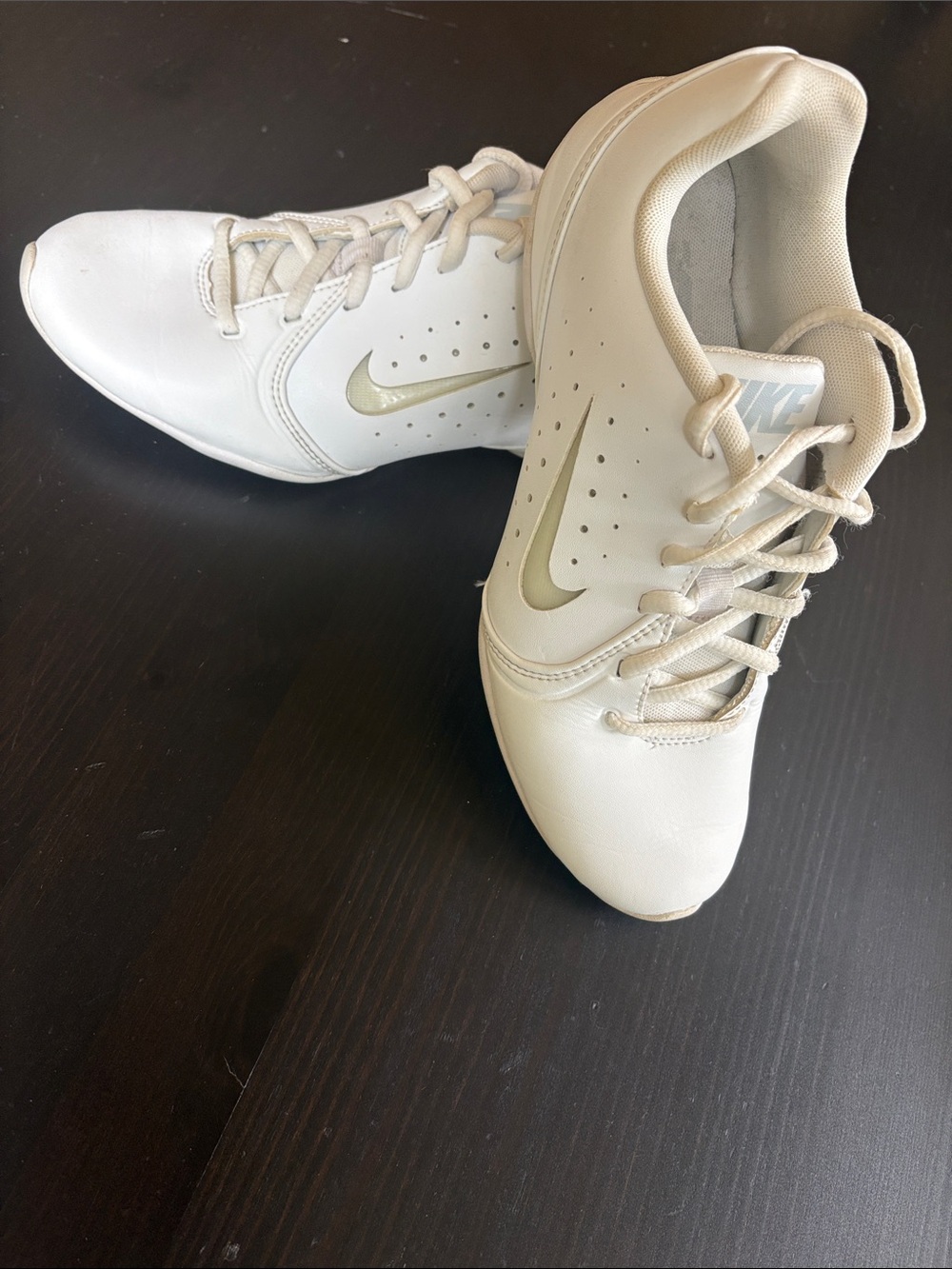 Nike sideline 4 women's cheerleading shoes in white/pure platinum color way